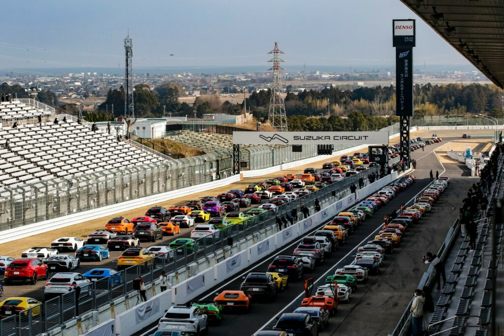 Lamborghini побила мировой рекорд Гиннеса, устроив самый большой парад своих суперкаров