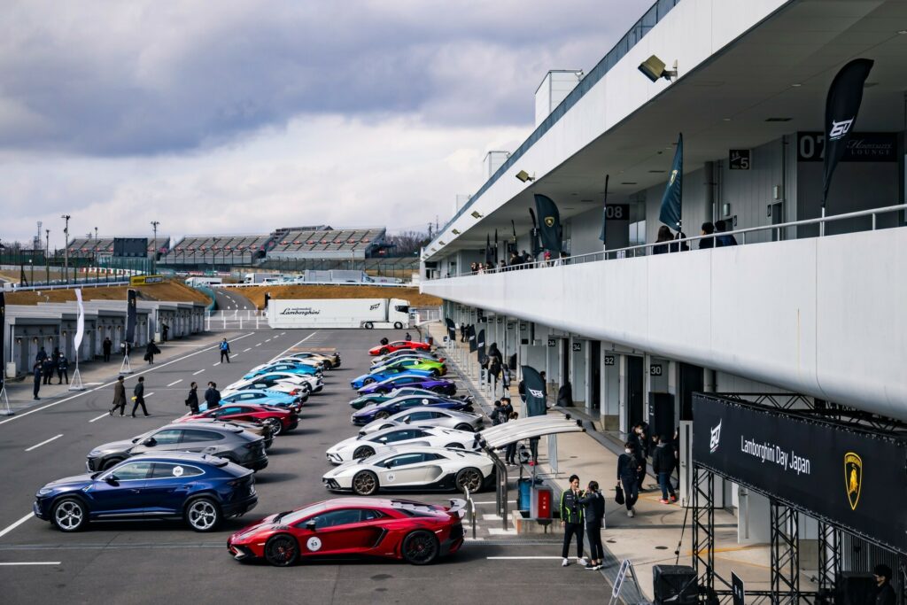 Lamborghini побила мировой рекорд Гиннеса, устроив самый большой парад своих суперкаров